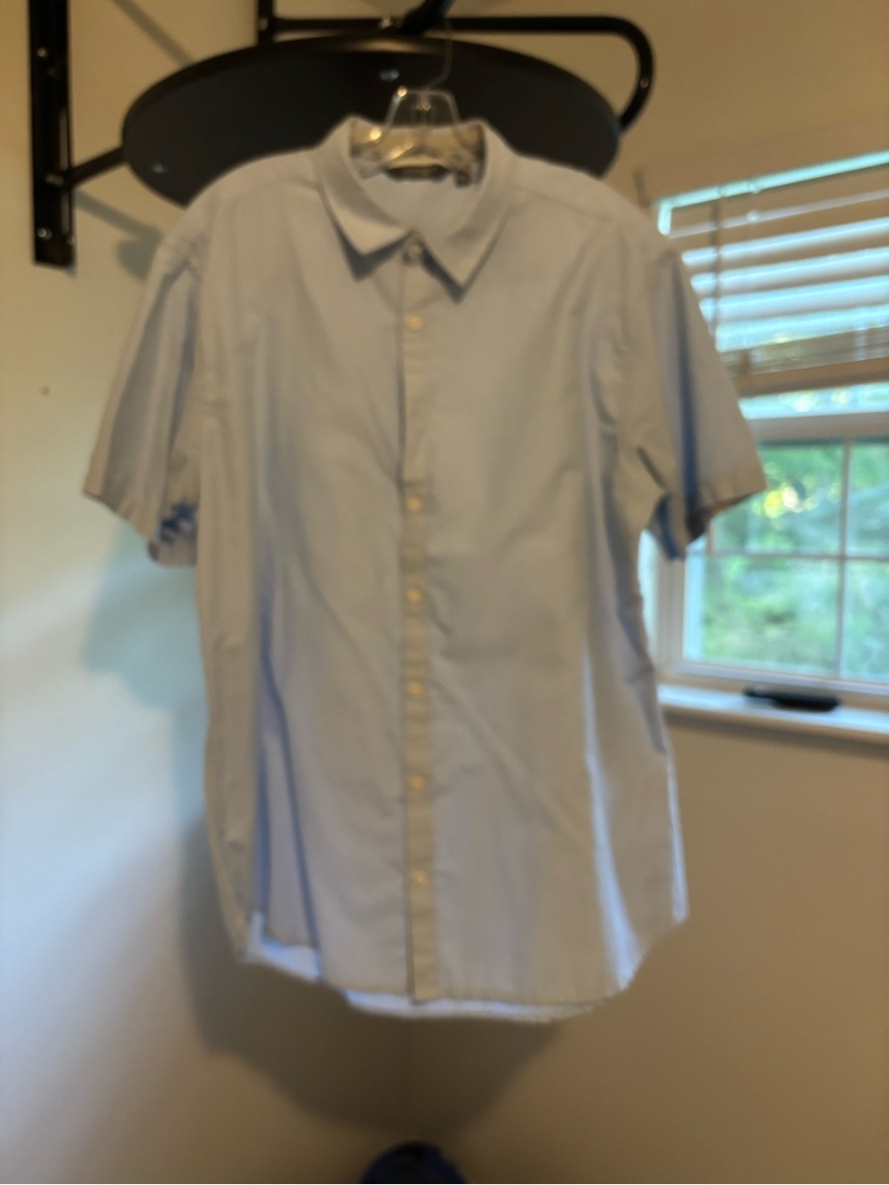 Men's Short-Sleeve Light Blue Button-Down Shirt